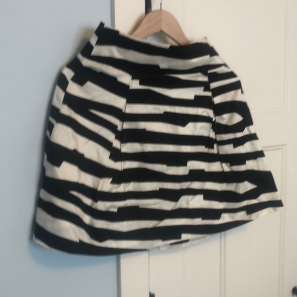 Club Monaco Size 2 Skirt - Picture 3 of 3